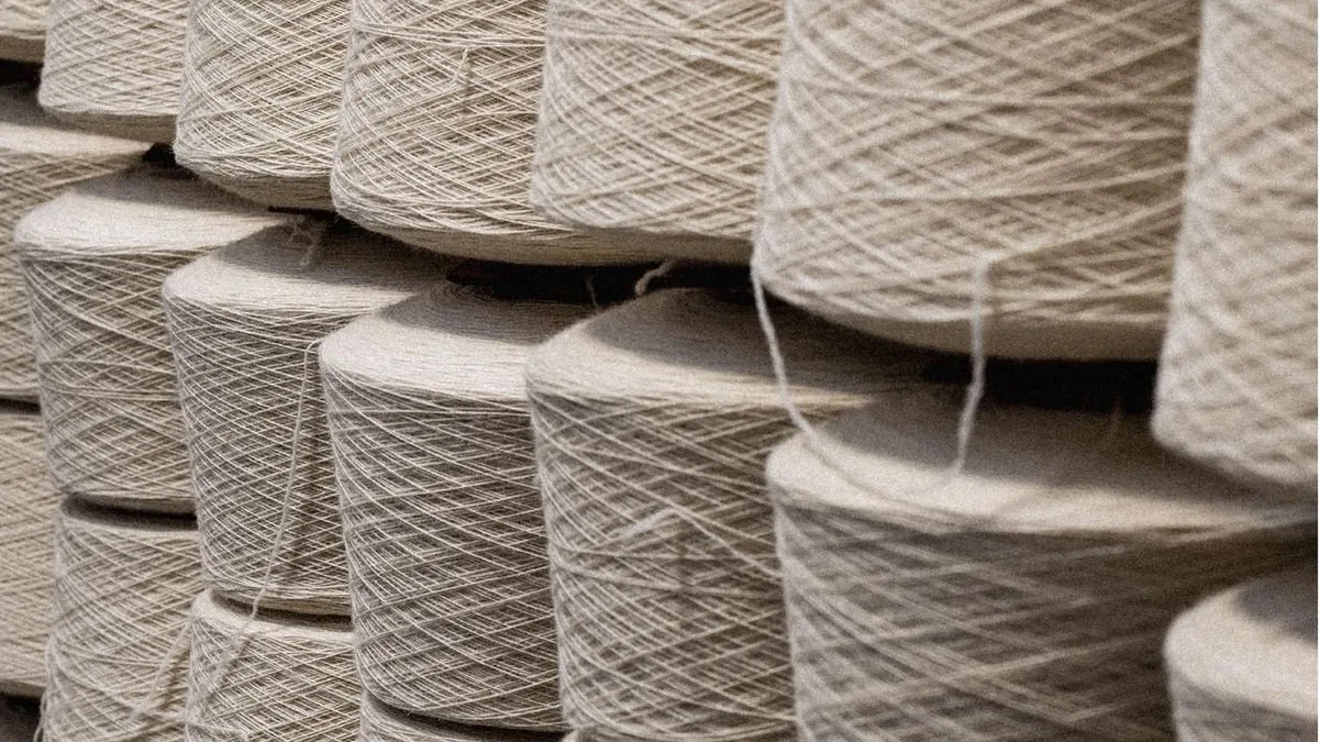 Undyed natural yarn cones in the Jinya yarn store