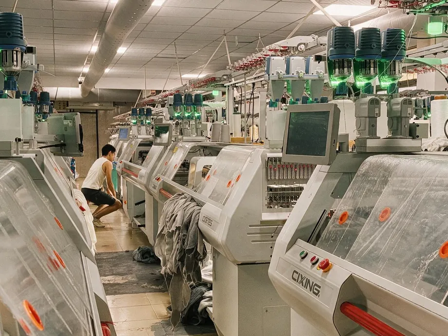 Jinya computerized flat knitting workshop